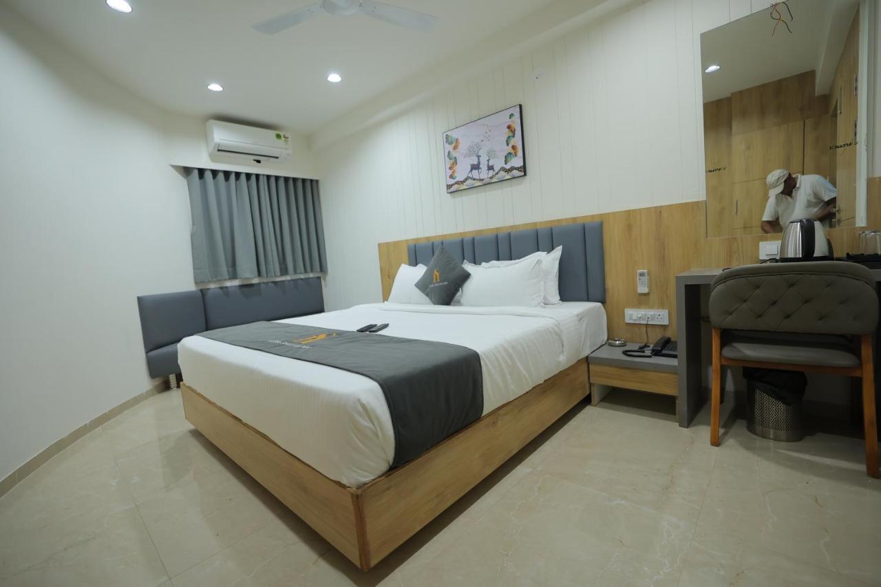 Hotel Shayan Inn Rajkot Exterior photo