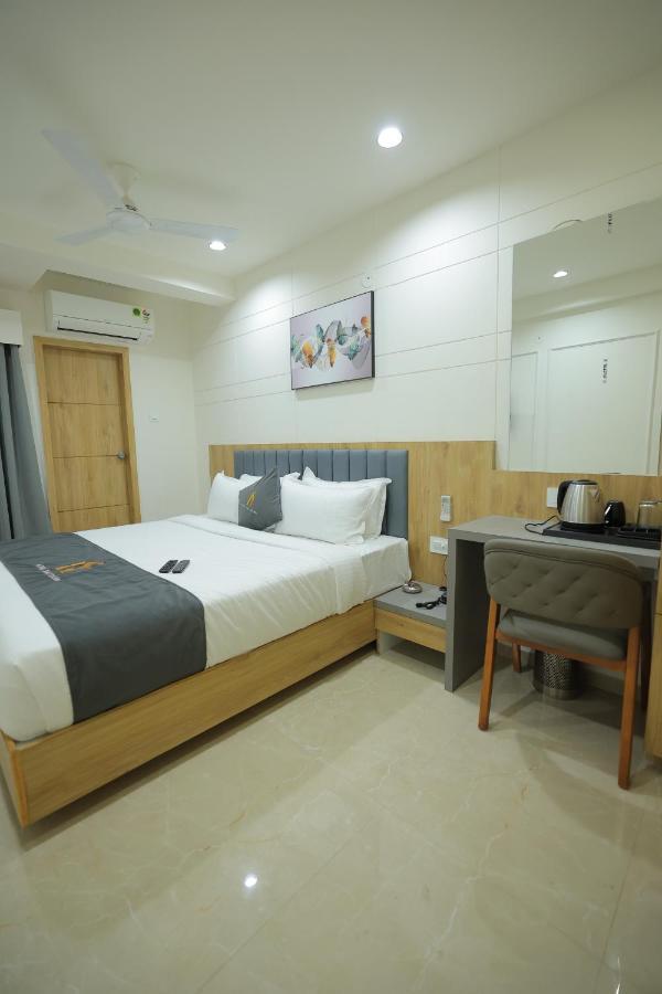 Hotel Shayan Inn Rajkot Exterior photo