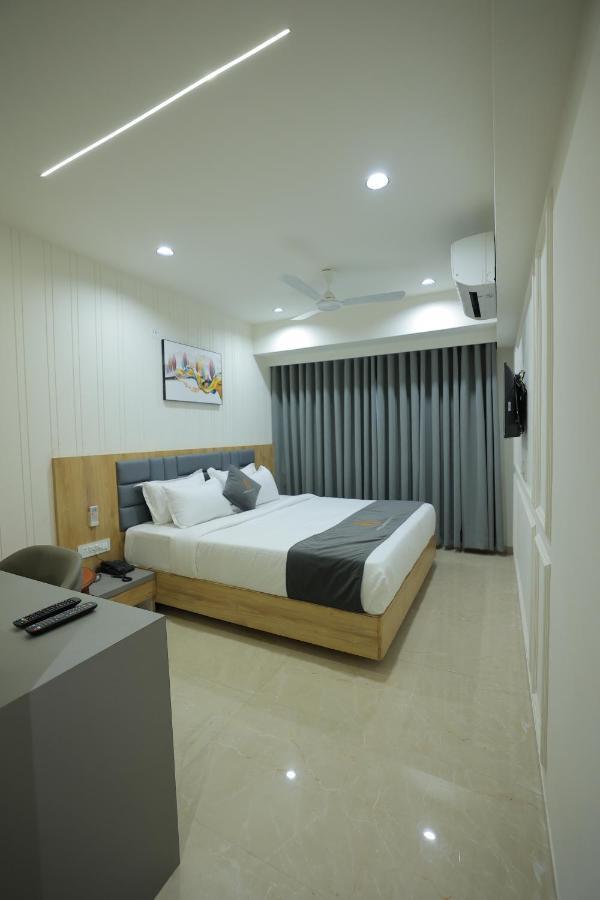 Hotel Shayan Inn Rajkot Exterior photo