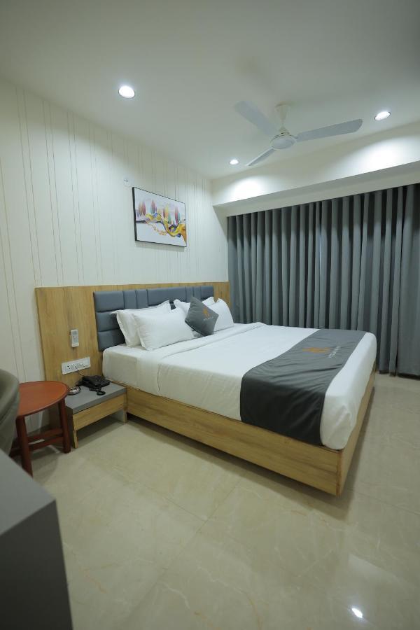 Hotel Shayan Inn Rajkot Exterior photo