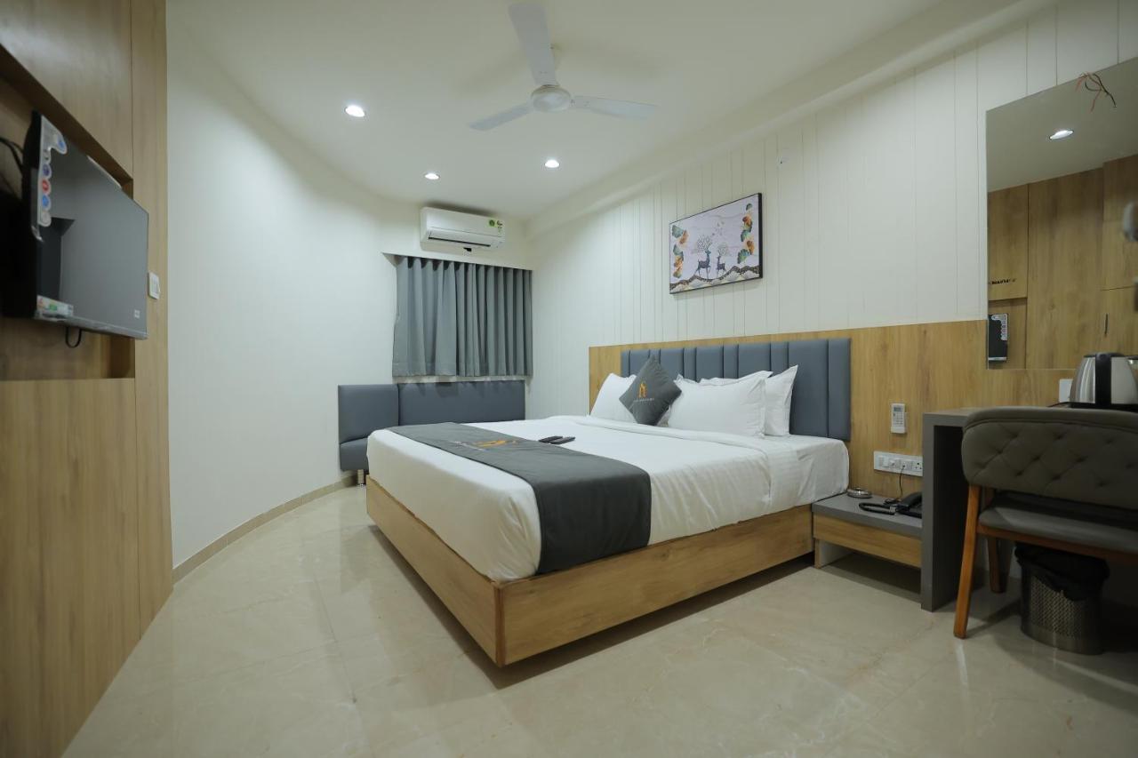 Hotel Shayan Inn Rajkot Exterior photo