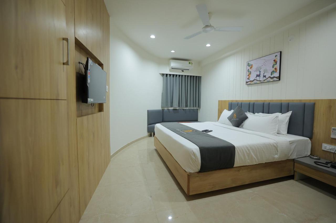 Hotel Shayan Inn Rajkot Exterior photo