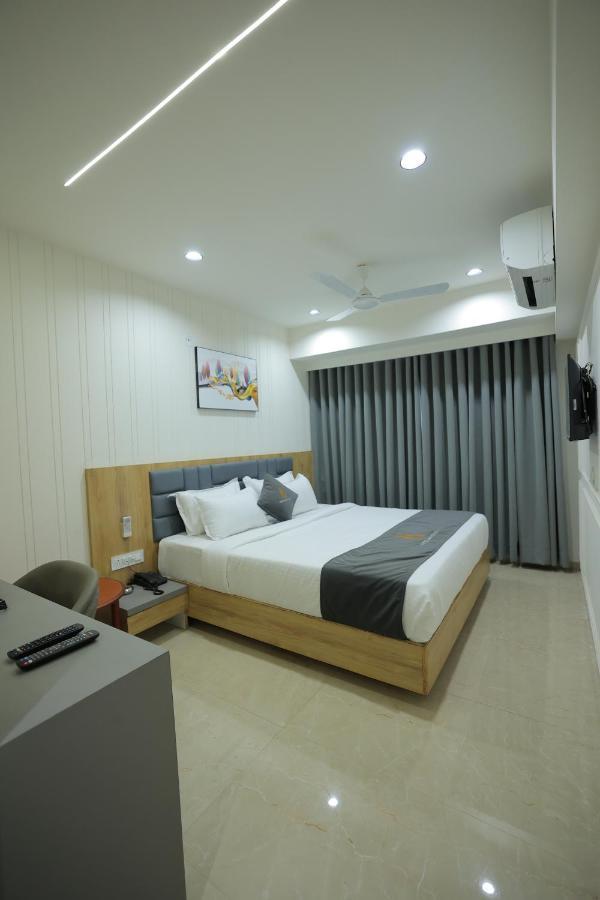 Hotel Shayan Inn Rajkot Exterior photo