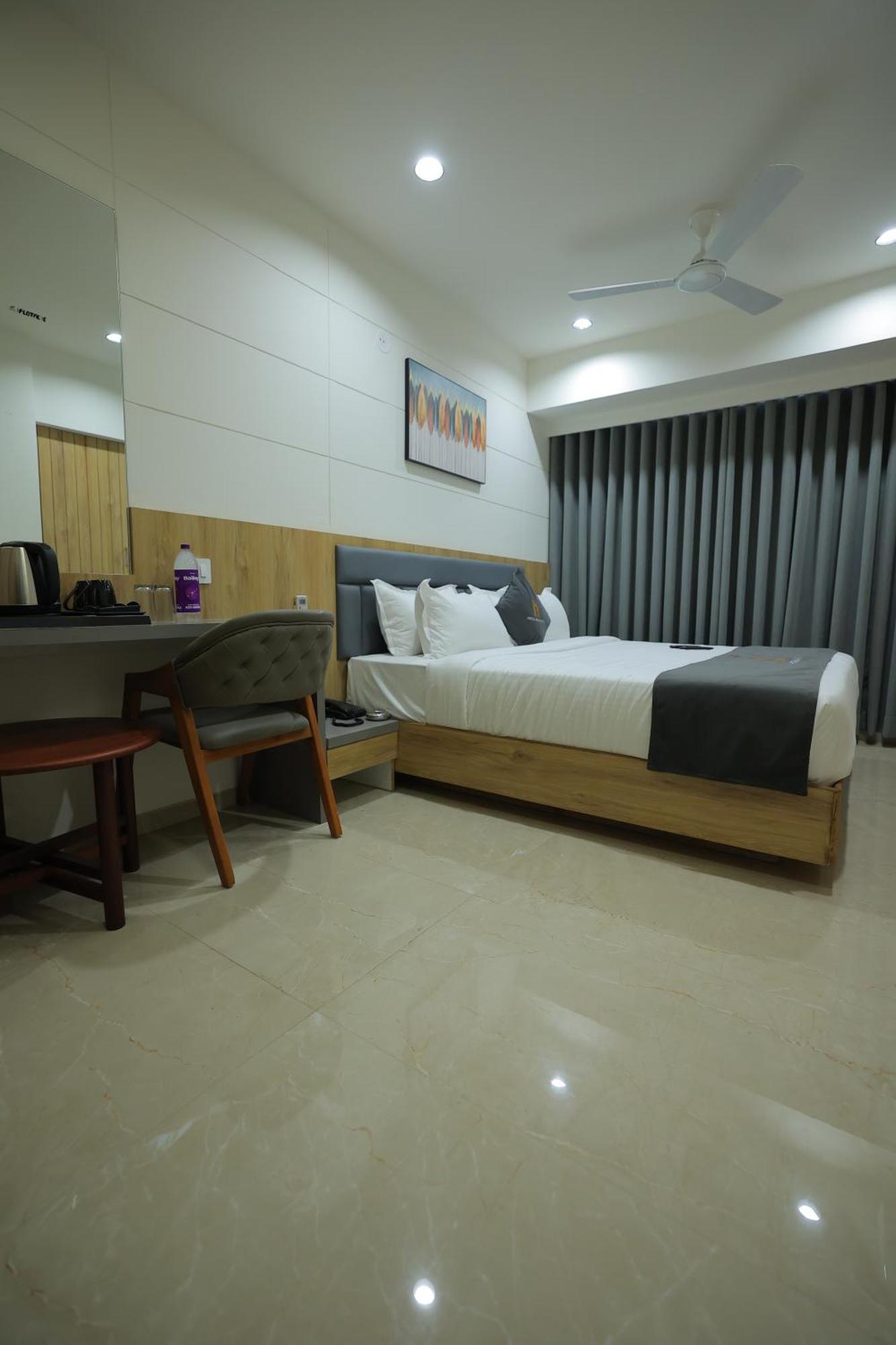 Hotel Shayan Inn Rajkot Exterior photo