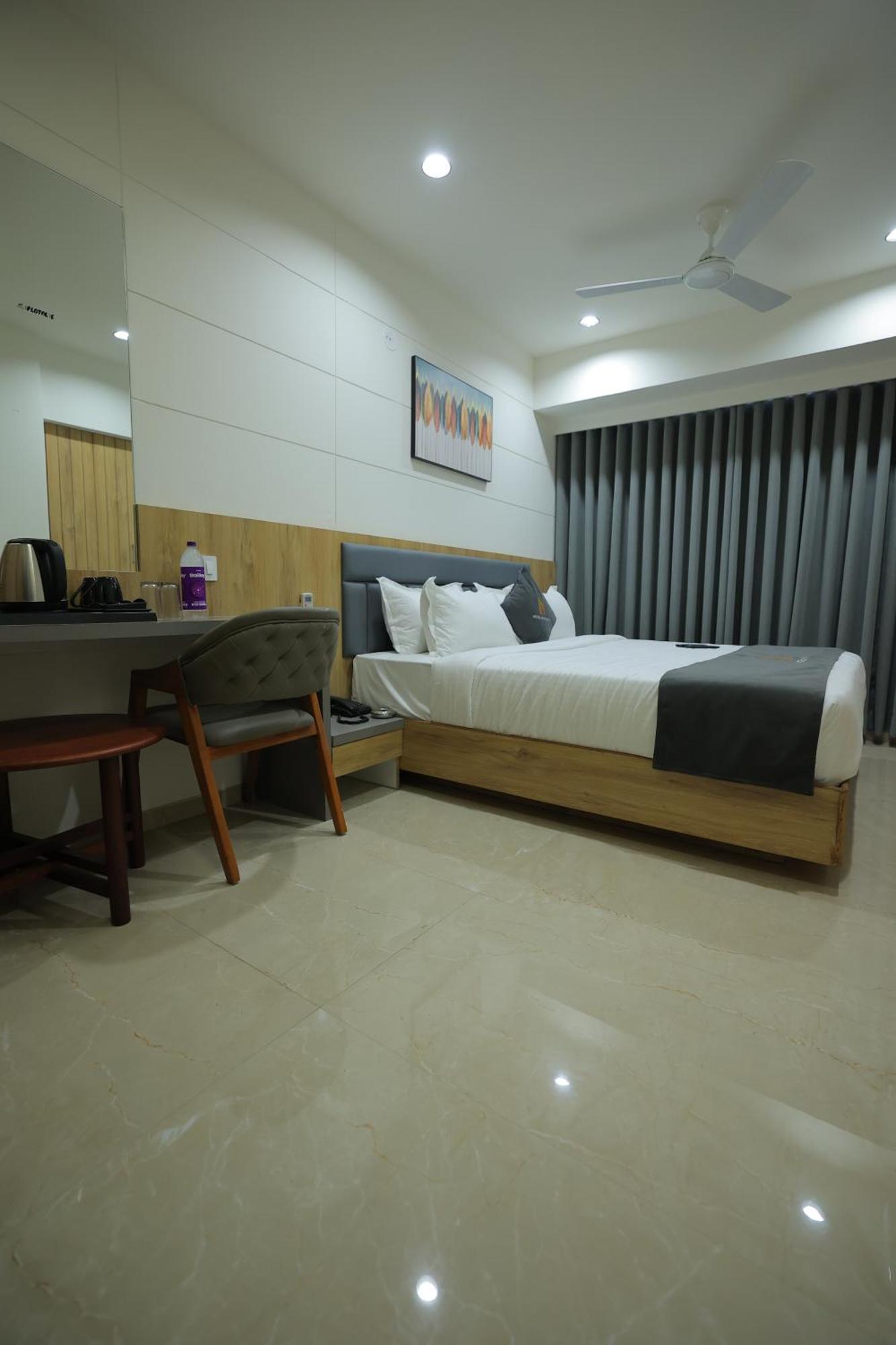 Hotel Shayan Inn Rajkot Exterior photo