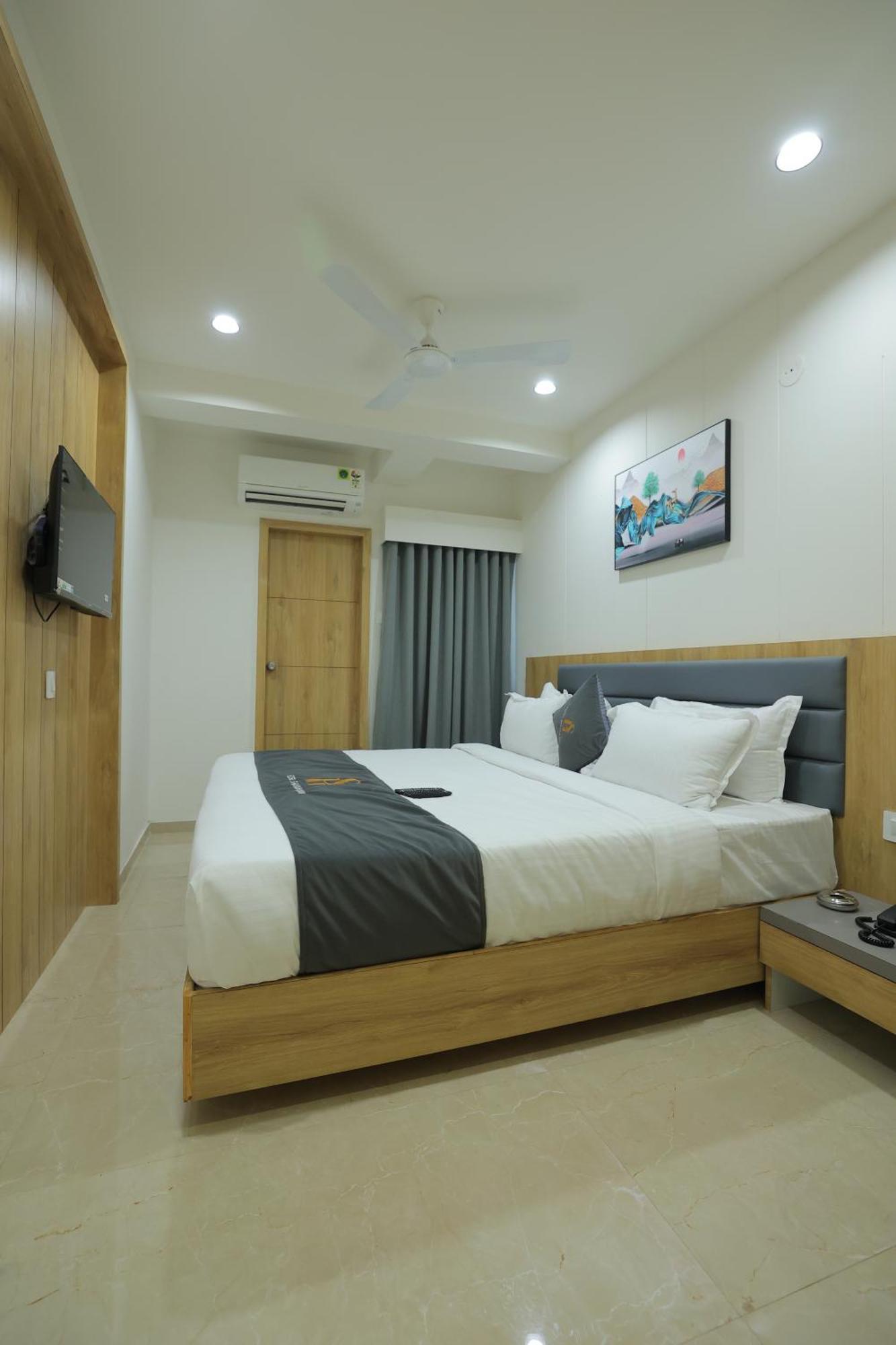 Hotel Shayan Inn Rajkot Exterior photo