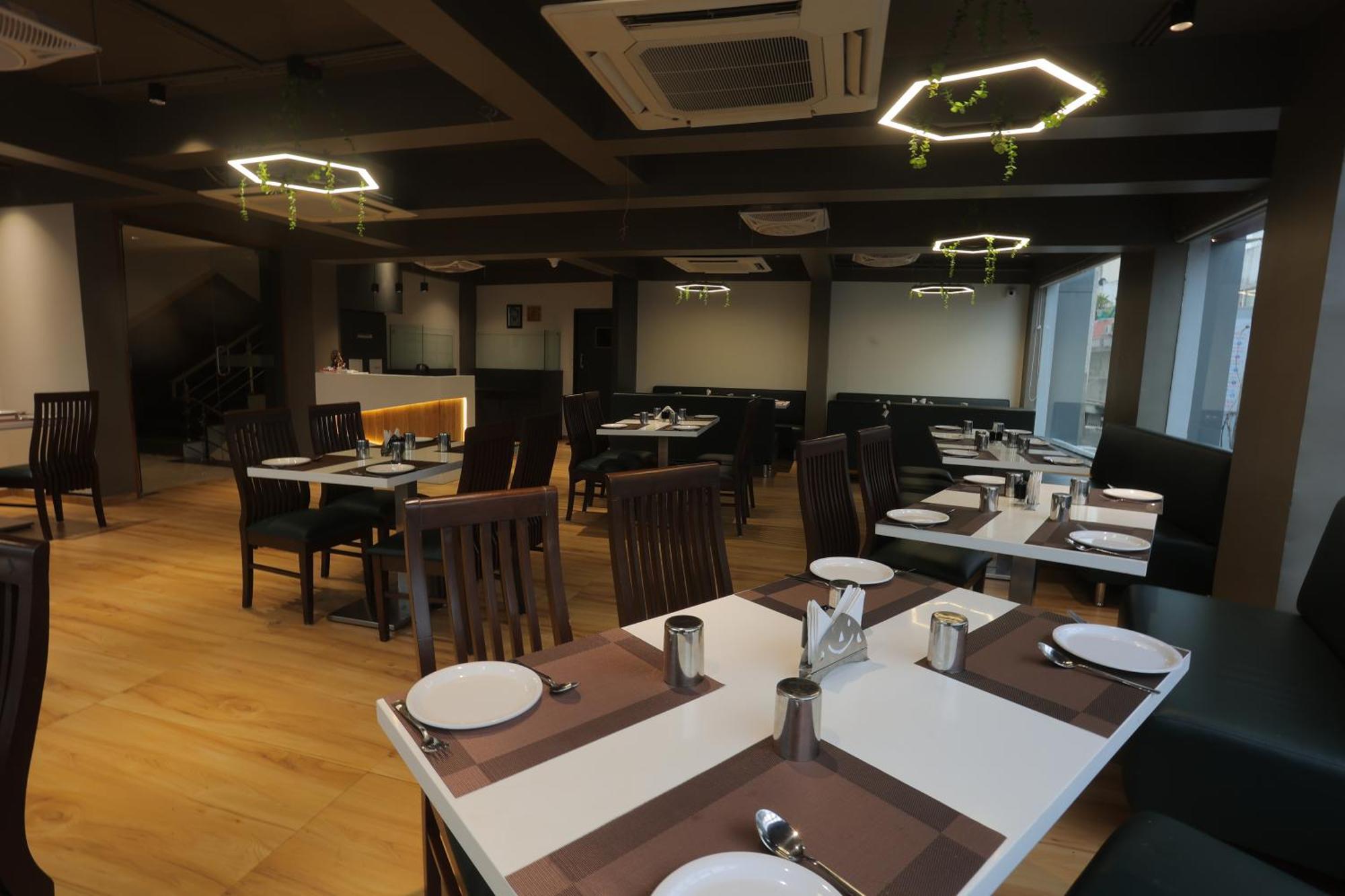Hotel Shayan Inn Rajkot Exterior photo